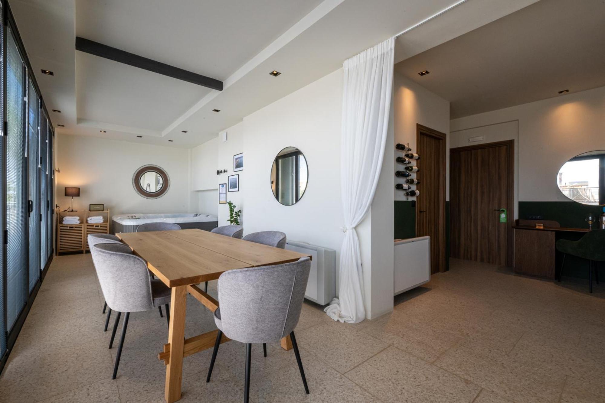 Evripidou 7 - Kalamata Mediterranean Suites Δωμάτιο φωτογραφία