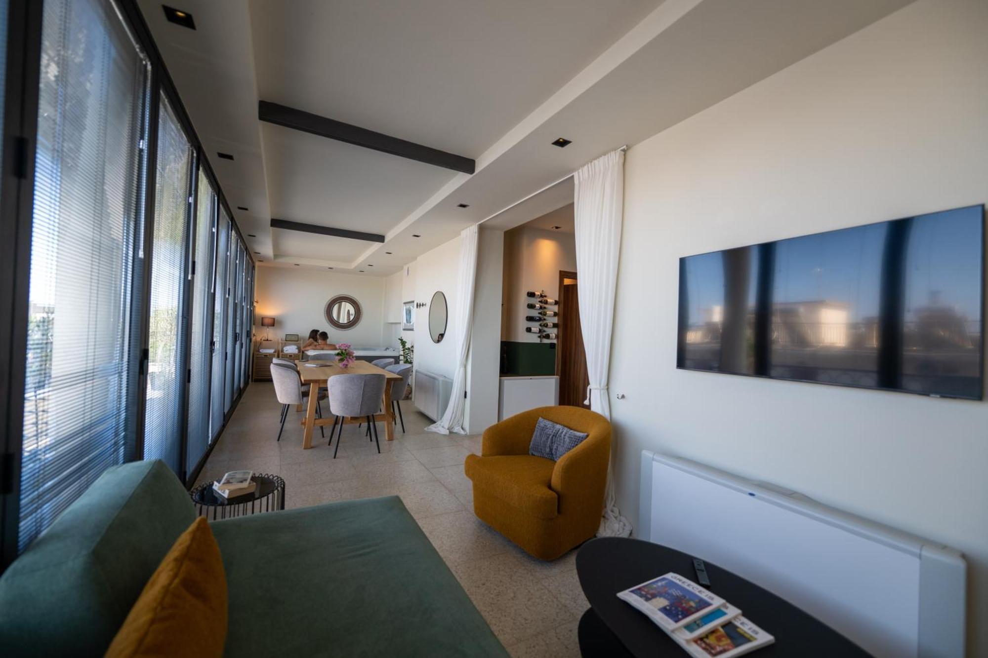 Evripidou 7 - Kalamata Mediterranean Suites Εξωτερικό φωτογραφία