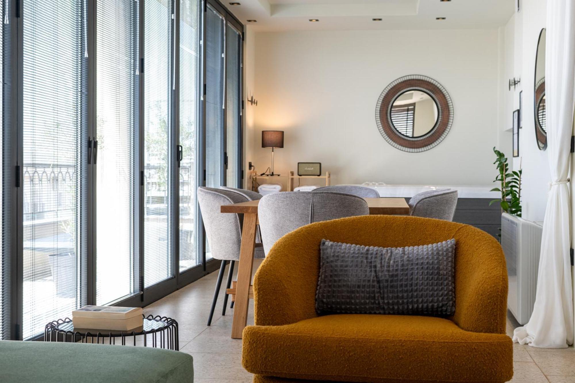 Evripidou 7 - Kalamata Mediterranean Suites Δωμάτιο φωτογραφία